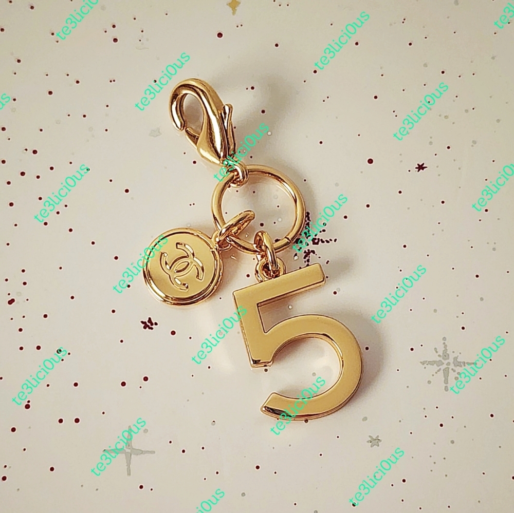 CHANEL 2023 HOLIDAY No5  CHARM